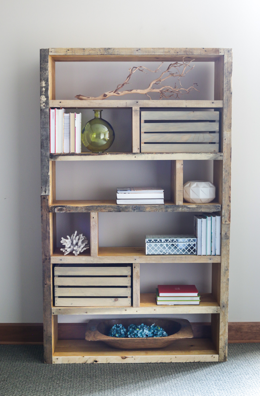 Rustic Pallet Bookshelf