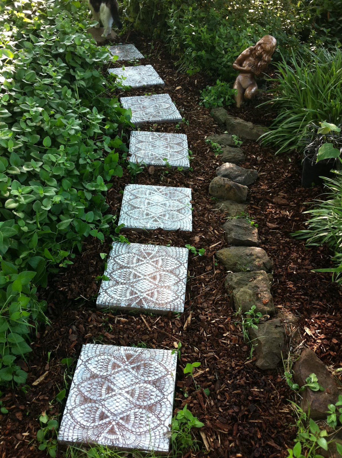 15 Creative DIY Garden Path Ideas