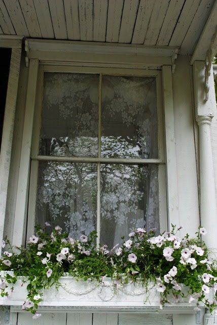 Chippy White Window Box