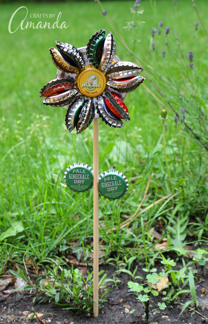 15 Amazing DIY Art Projects To Dress Up Your Garden