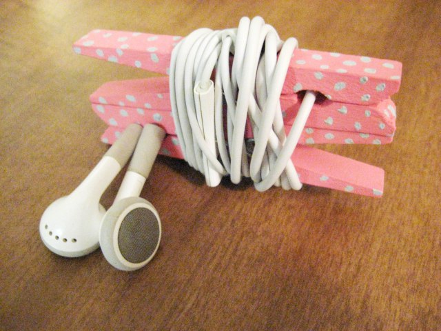 Keep your headphones untangled and tidy with headphone clips from clothespins