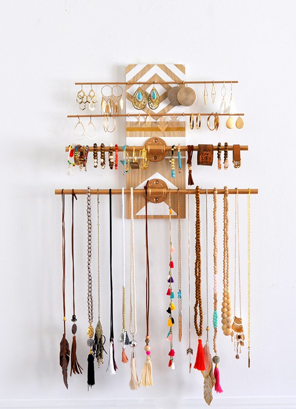 DIY Rake Necklace Hanger - the thinking closet