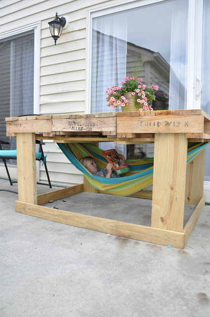 Pallet Table with Hammock