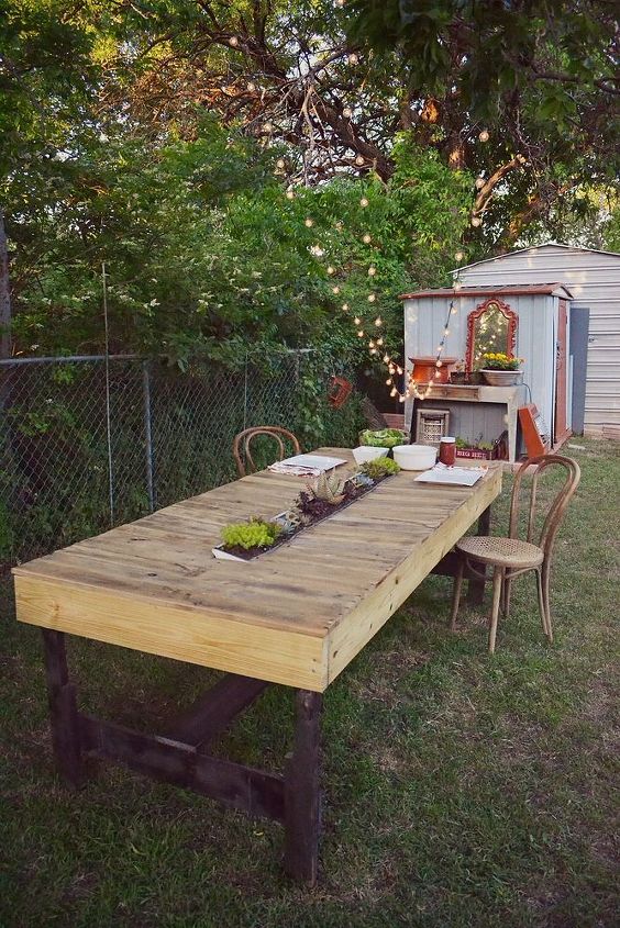 11 Best DIY Outdoor Pallet Furniture Ideas